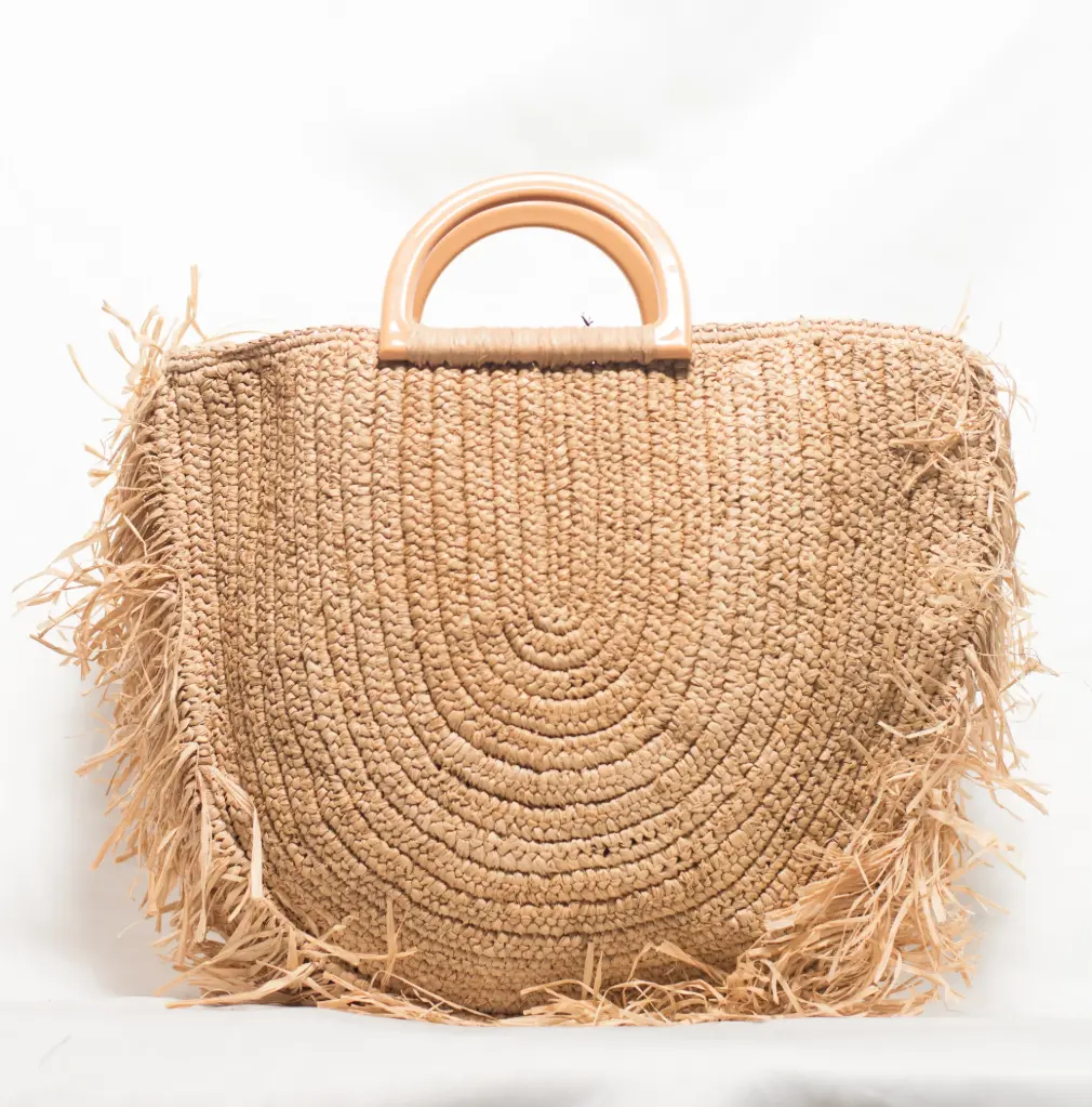 Ikala Ngita demi-lune